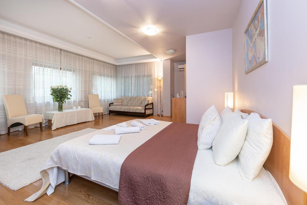 Room In Guest Room - Valensija - Large Suite Юрмала Екстер'єр фото