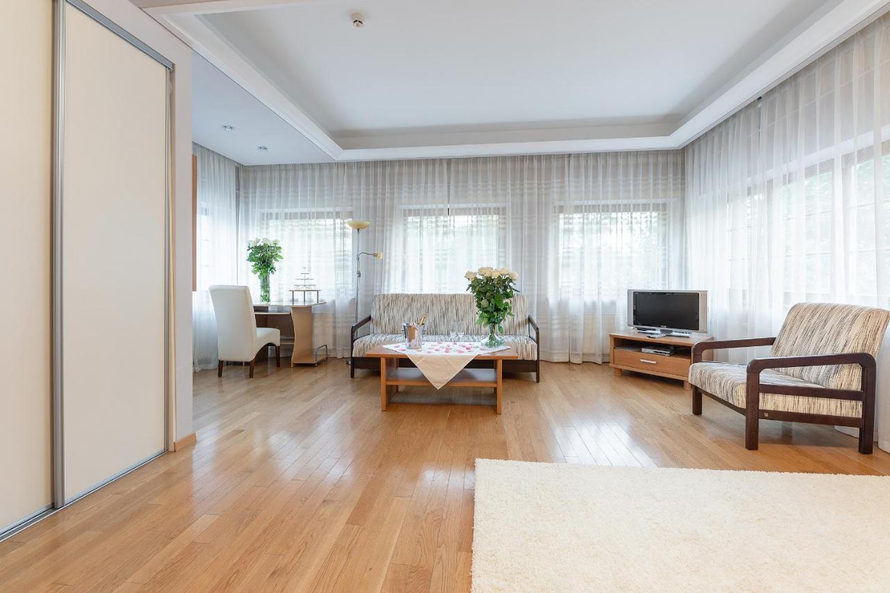 Room In Guest Room - Valensija - Large Suite Юрмала Екстер'єр фото